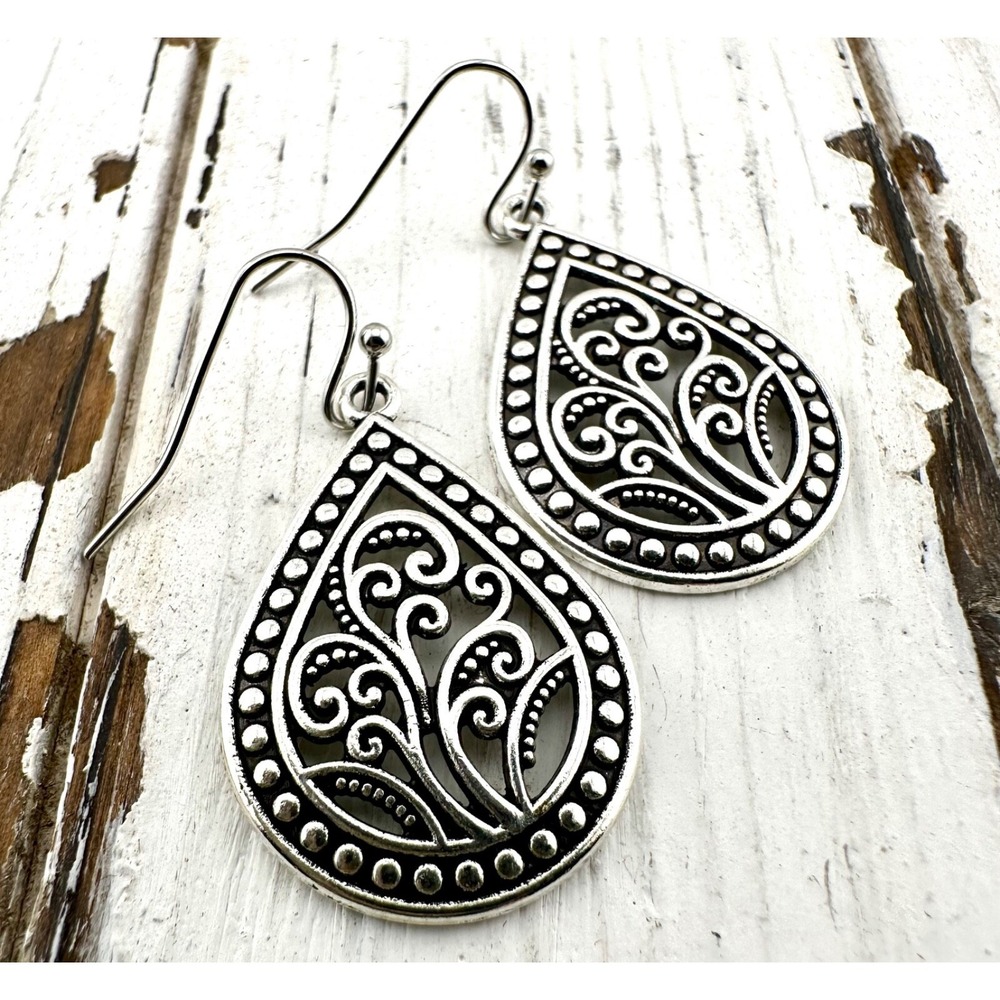 Silver‎ Tone Engraved Filigree Teardrop Earrings